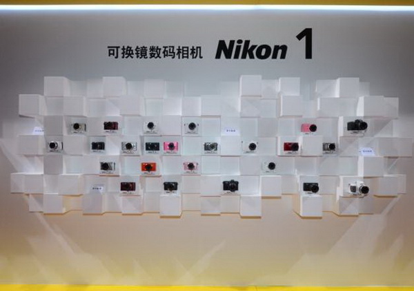 2025世界智能产业博览会开幕 集中展示3000余项创新产品